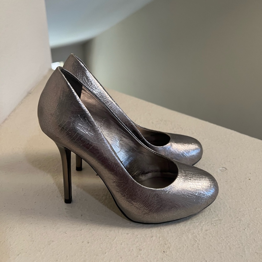 TORY BURCH (all leather; even the soles) Silver Stilettos -‎ Sz 5.5